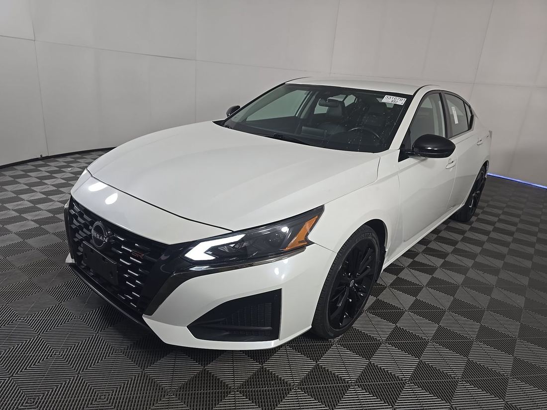 2024 Nissan SR